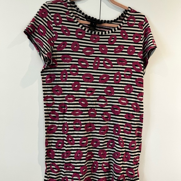 Marc by Marc jacobs striped kiss print tshirt size m - Picture 2 of 4